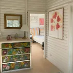 Cozy Summer House In With Historical Charm بيت للعطل *